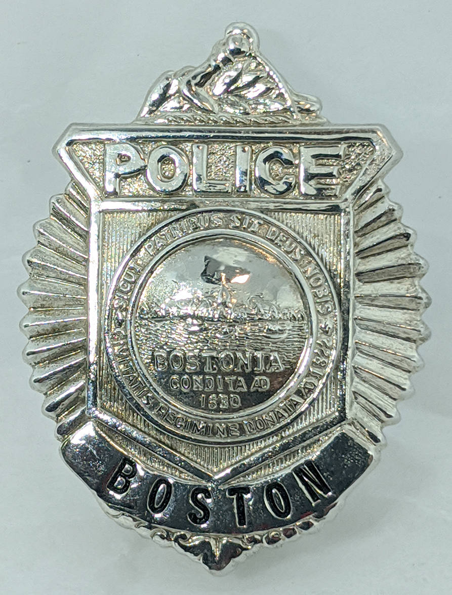 Great Newton, MA Pair of Police Badges: 1930s Wallet Badge & 1965  Retirement Badge with Wallet: Flying Tiger Antiques Online Store