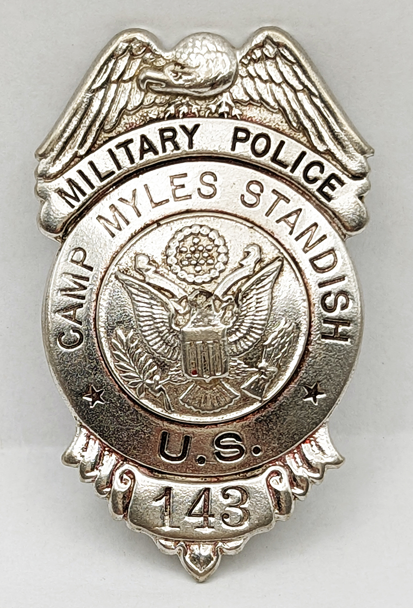 great-wwii-us-army-camp-myles-standish-military-police-badge-143-from