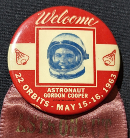 Great 1963 Astronaut Gordon Cooper Welcome Back to Earth Celluloid & Ribbon Badge