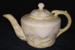 Stunning Belleek New Shell Yellow Teapot with 5th Mark (2nd Green) Circa 1955-1965