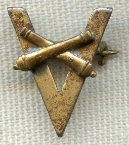 Great Little WWII 'V for Victory' US Army Field Artillery Patriotic Pin