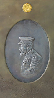 Gorgeous Russo-Japanese War Period Patriotic Wall Plaque of Emperor Meiji in Military Uniform